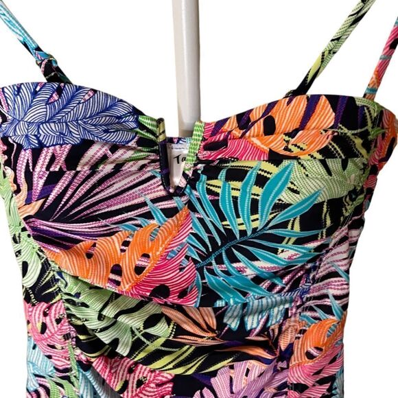 Flattering Fit Swimsuit - size Medium 8/10 - Picture 3 of 4